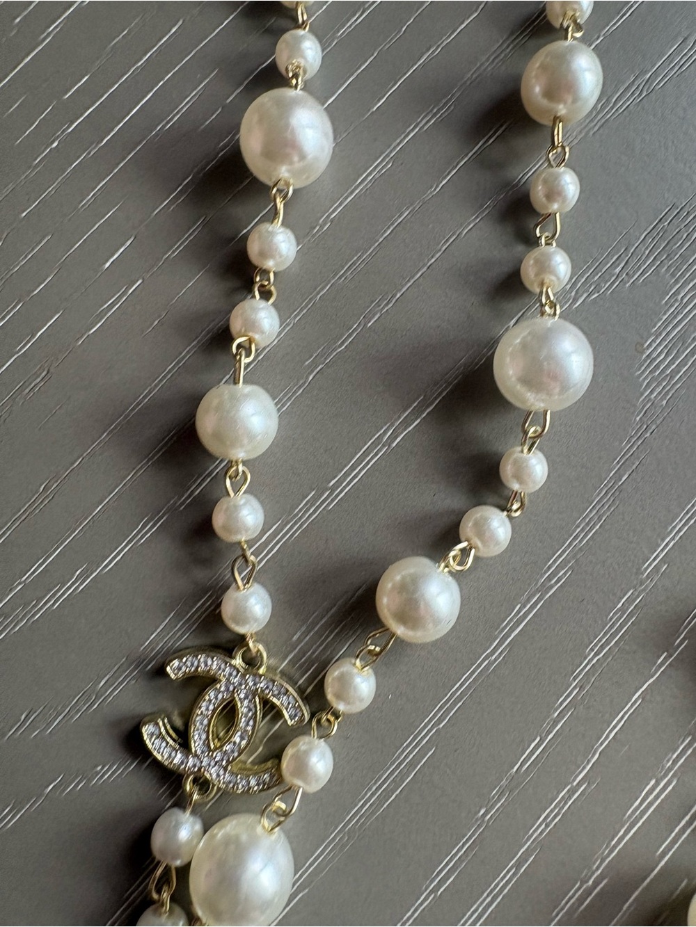 FaSHION Pearl and Gold-Tone Chain Long Necklace - Designer Style 29” - Picture 6 of 8